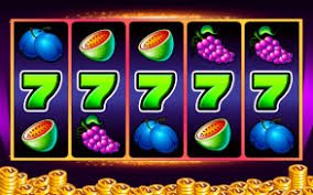 Layar perangkat mobile menampilkan tampilan halaman utama platform hiburan sportsbook dan casino mayo88
